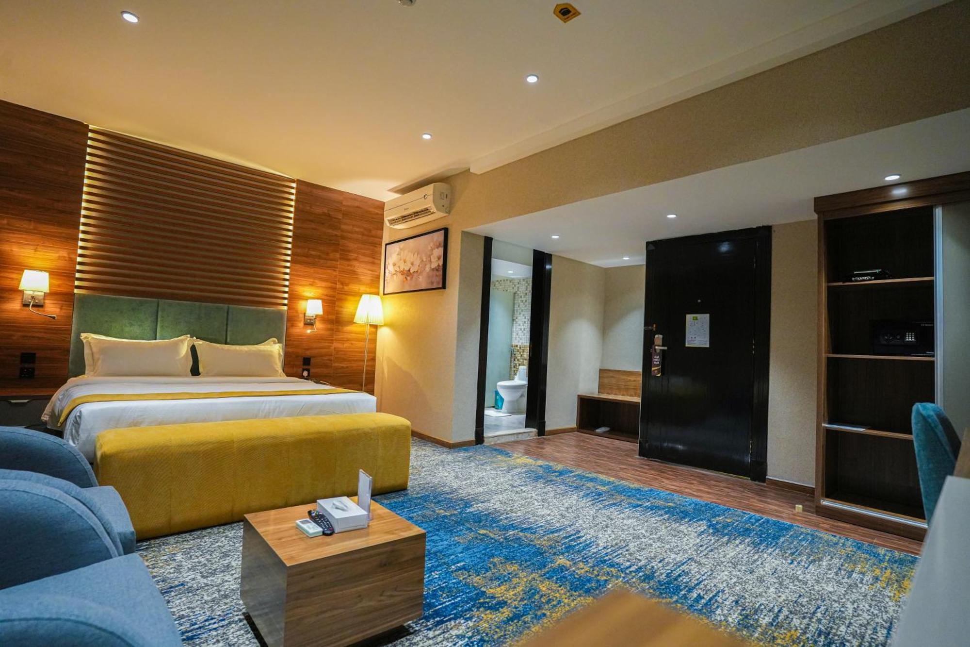 Haven Plaza Hotel Riad Exterior foto